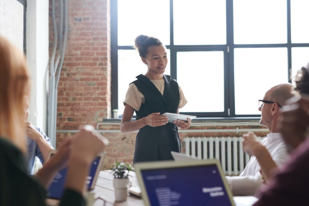 Leveraging Business English Courses for Career Advancement 2 effective communication